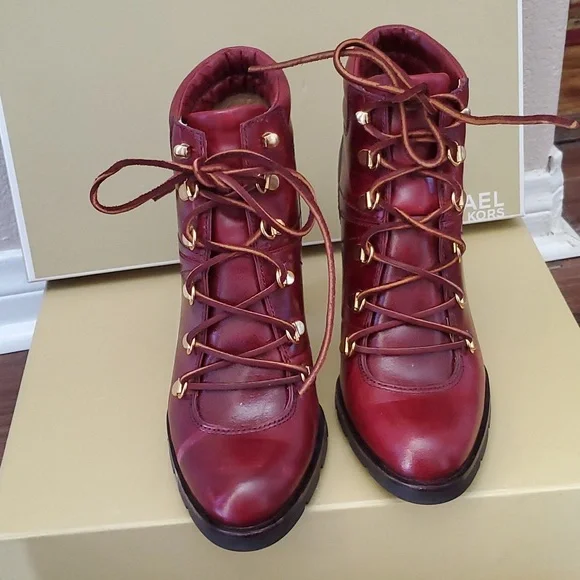 Michael Kors booties - Picture 2 of 9